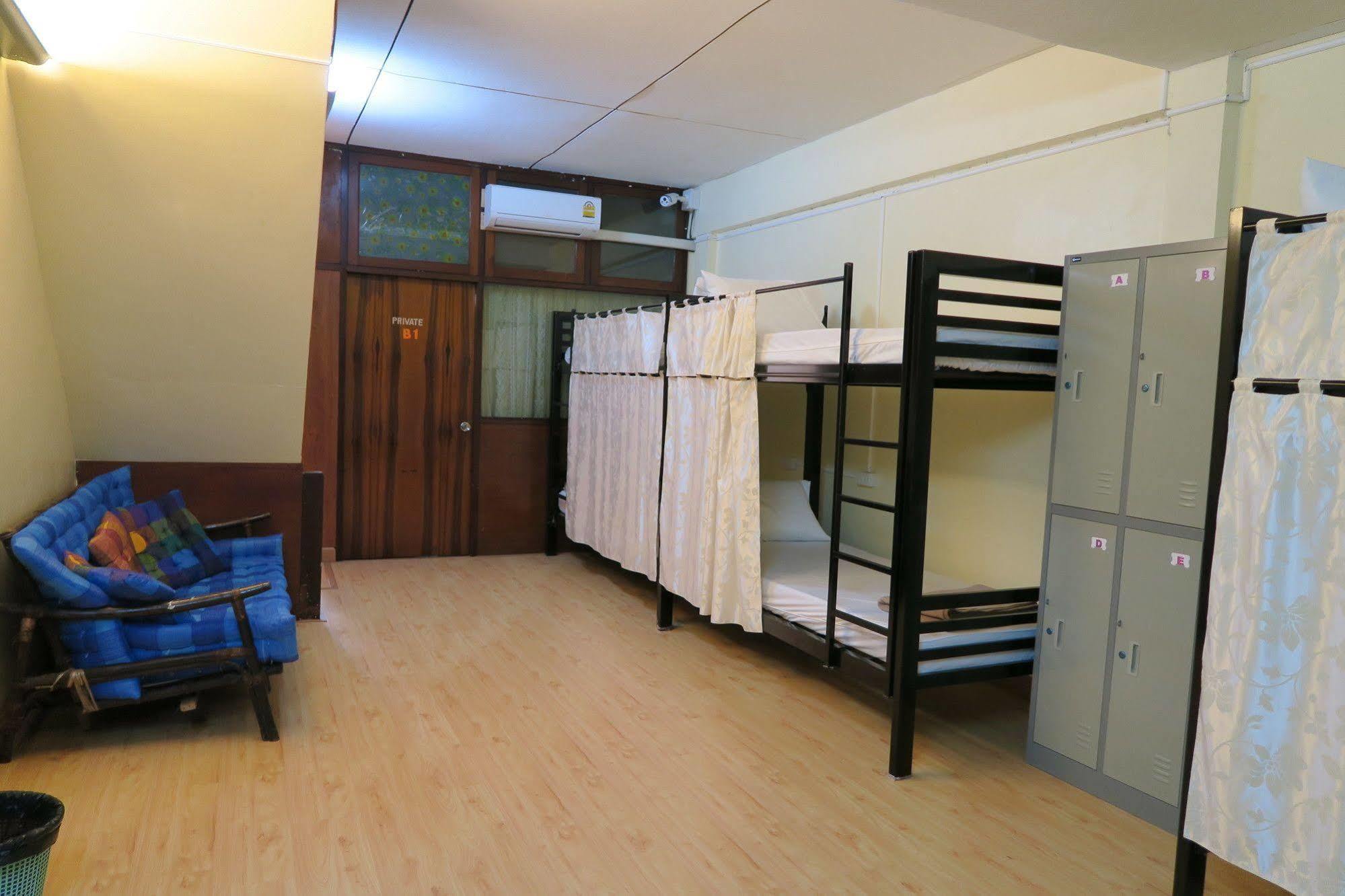 Red Lips Hostel Bangkok
