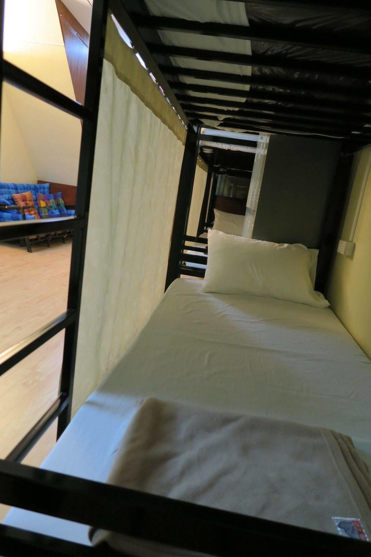 Hostel Red Lips *