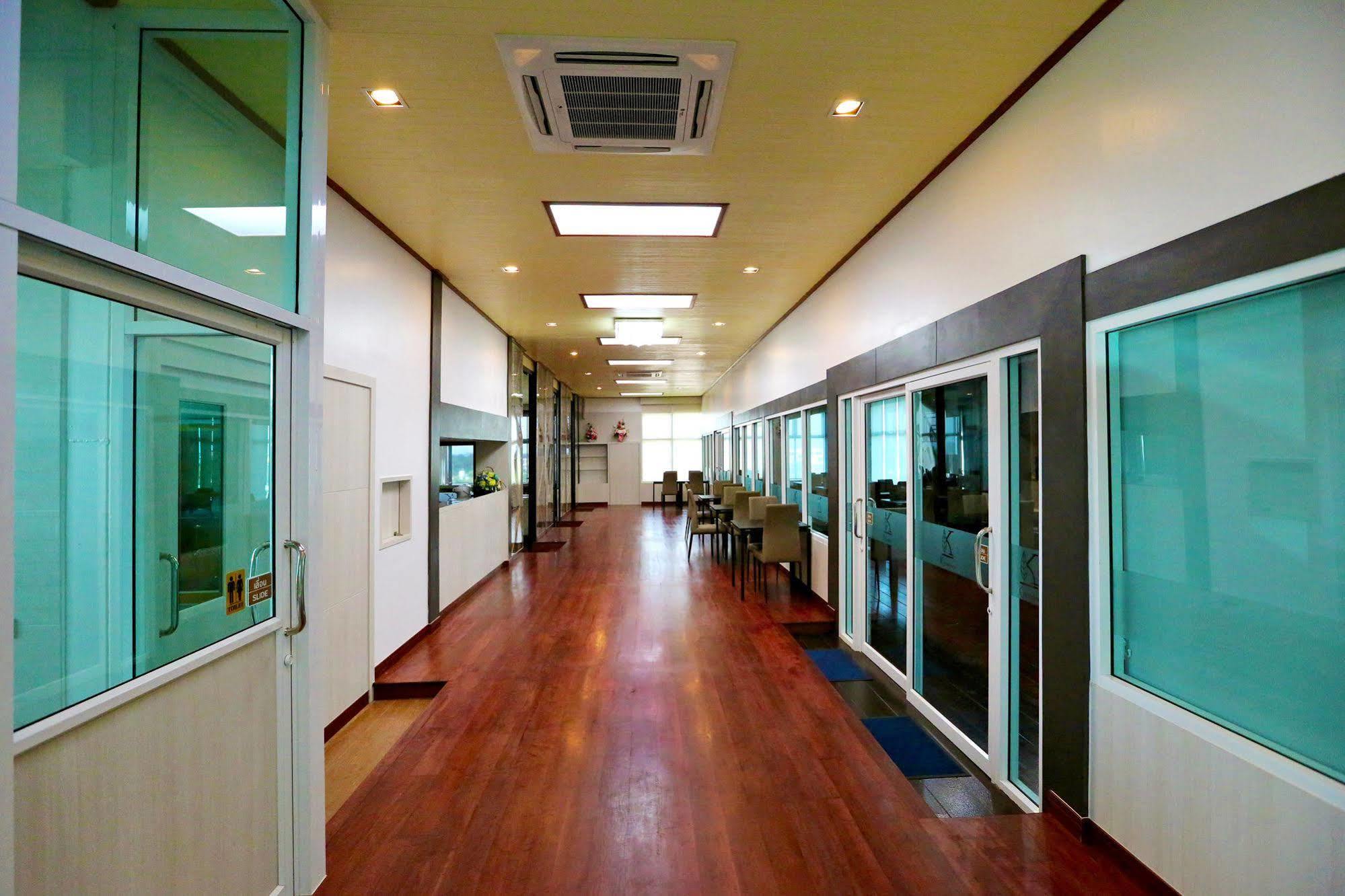 Hotel Roomquest Suvarnabhumi Airport Romklao Soi 6 Bangkok