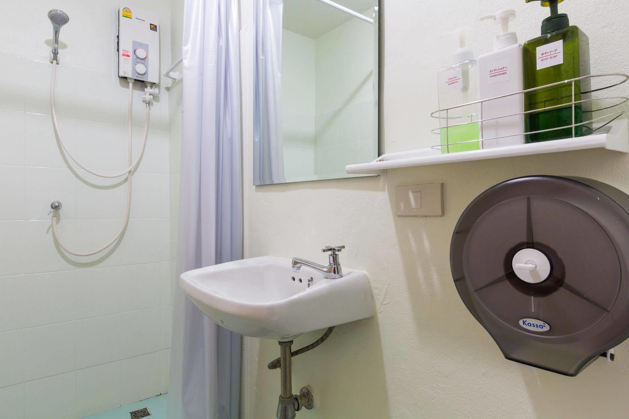 Trica Hostal Bangkok