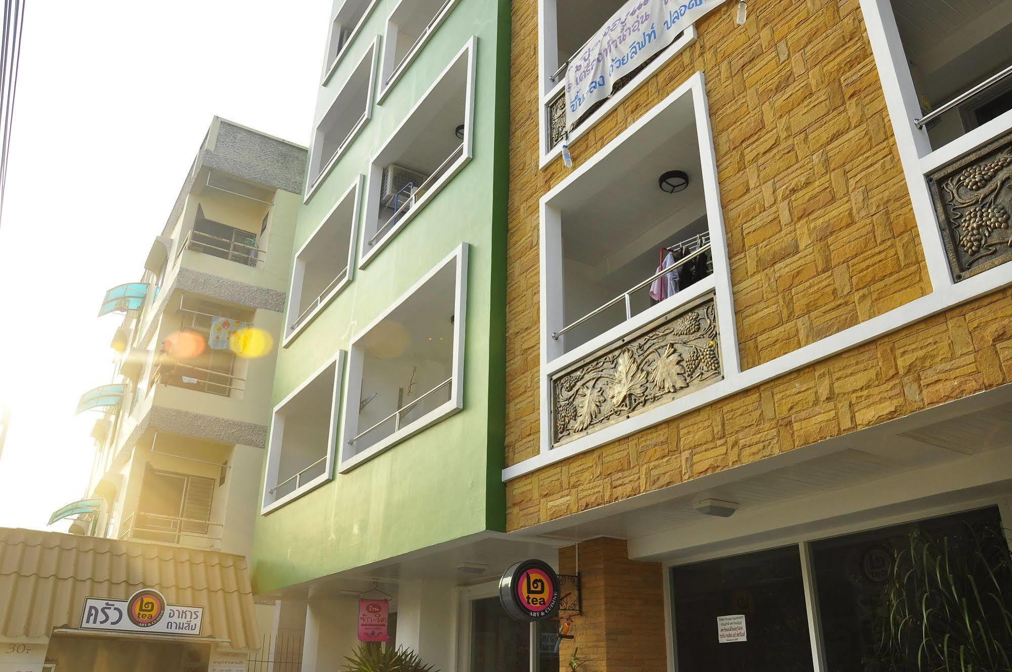 Greenhouse Apartment *