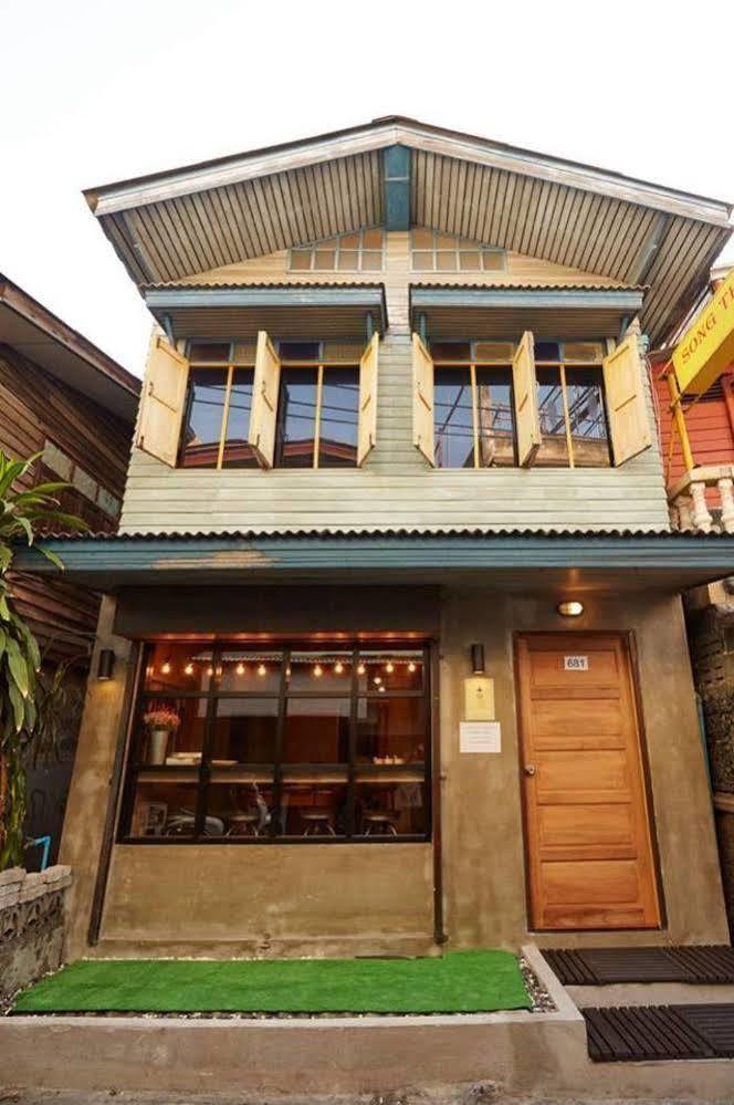 Hostel The Local Surasak Bangkok