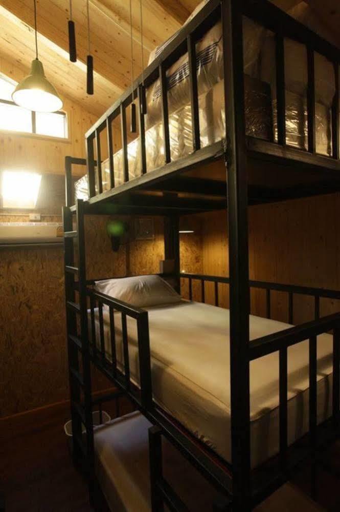 Hostel The Local Surasak Bangkok