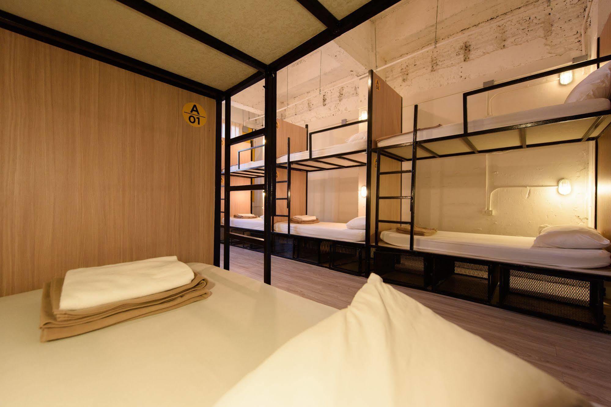 Warm White Hostal *