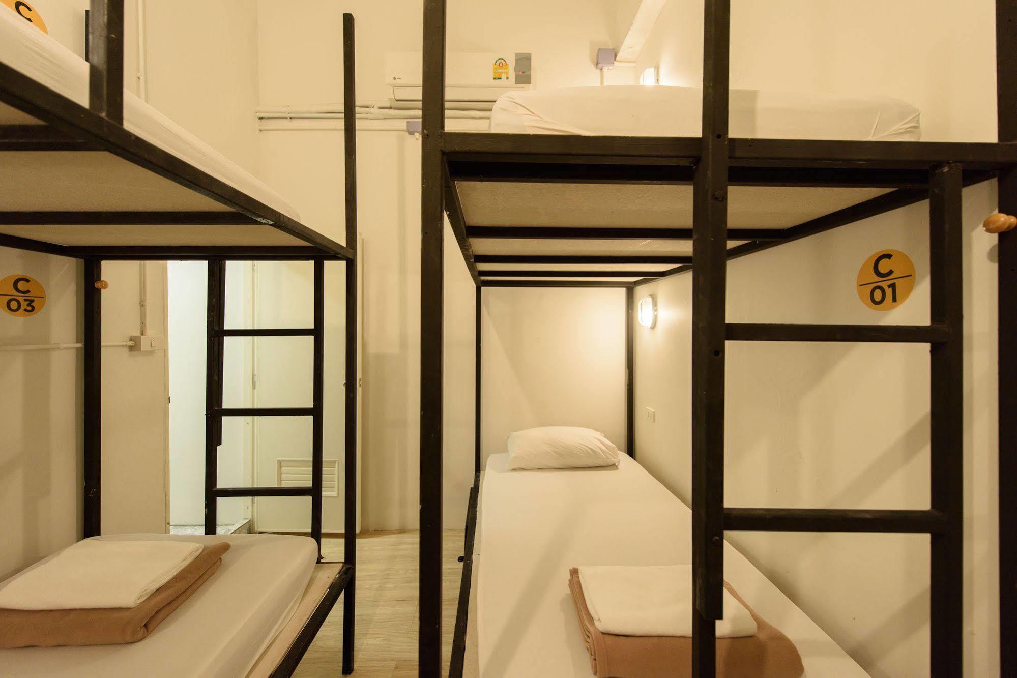 Warm White Hostel *