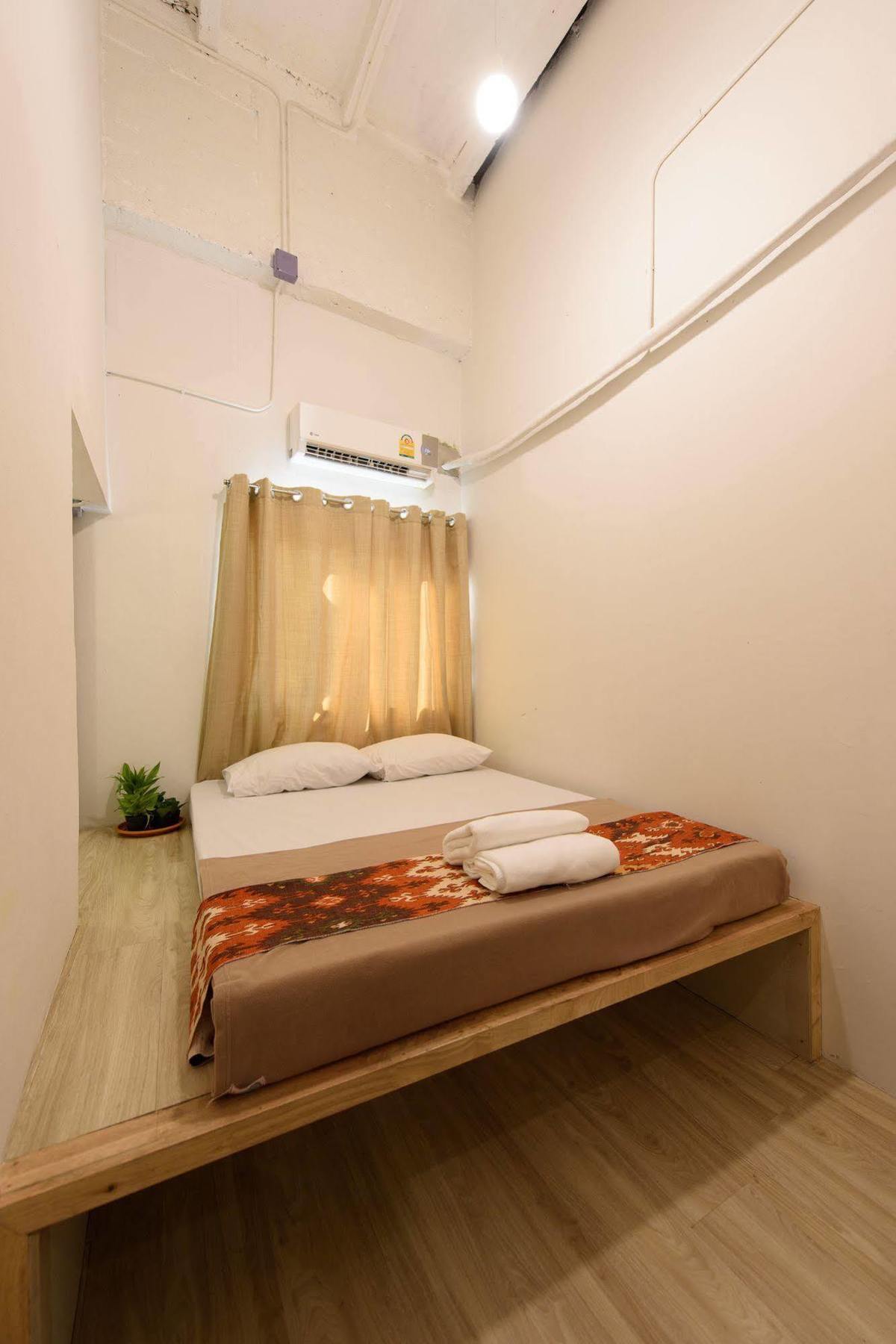 Hostal Warm White *