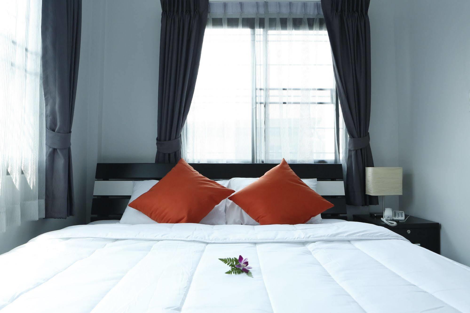 The Cube Sathorn Boutique เดอะ คิวบ์ สาทร บูติค โฮเทล Near Bts Surasak