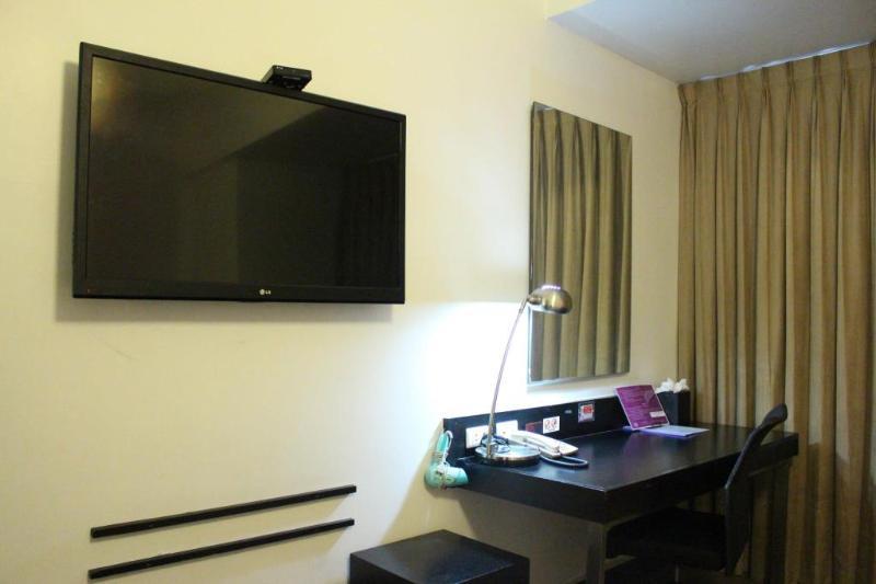 Khách sạn The Embassy Sathorn 3*
