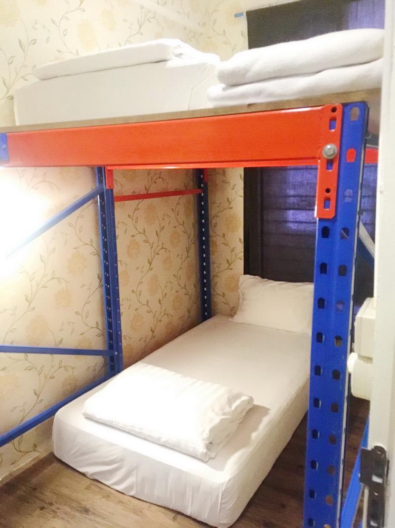 Glad Bar & Restaurant Hostel Bangkok