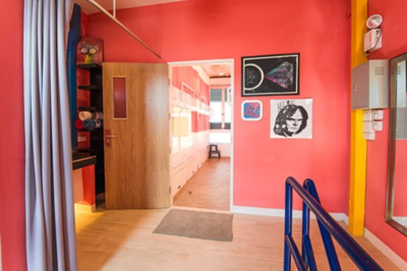 Glad Bar & Restaurant Hostel Bangkok