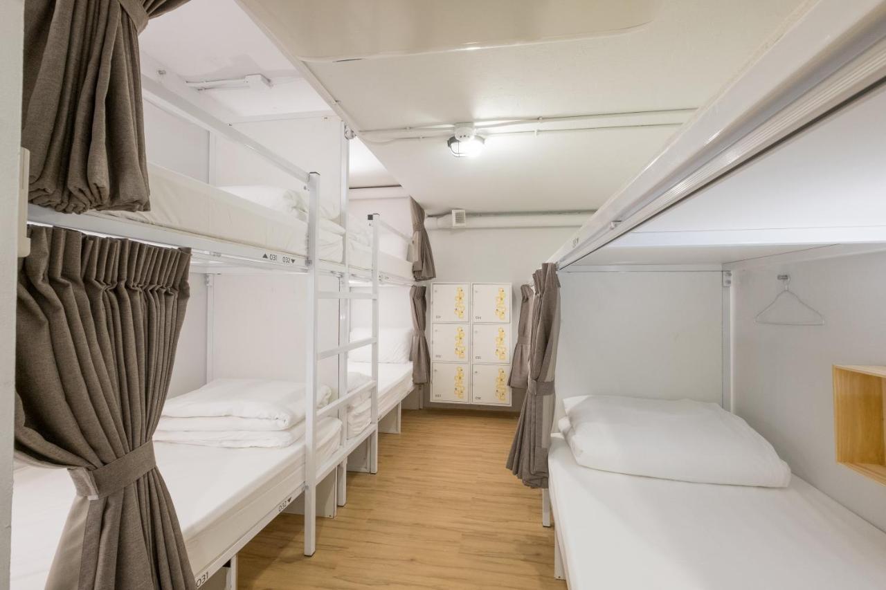 Hostel Liveitup By D Varee *
