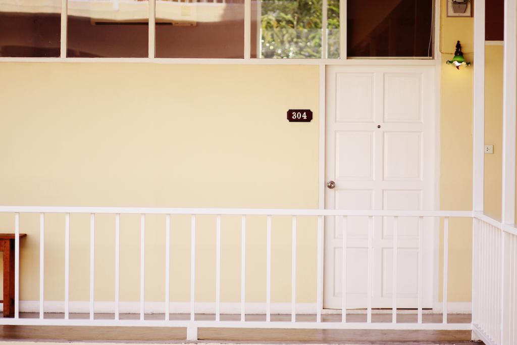 Feung Nakorn Balcony Rooms&cafe