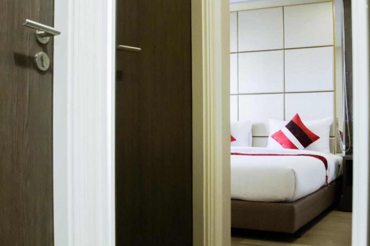 Hope Land Sukhumvit 8 Hotel 4*
