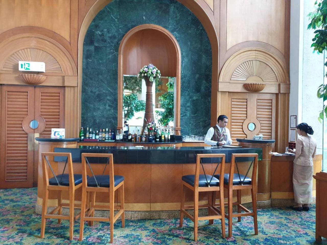 Montien Riverside Khách sạn