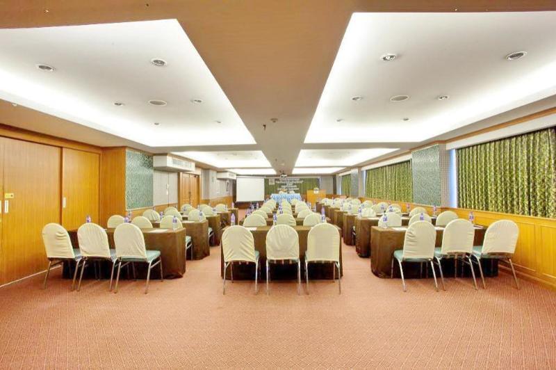 Bay Srinakarin Hotel