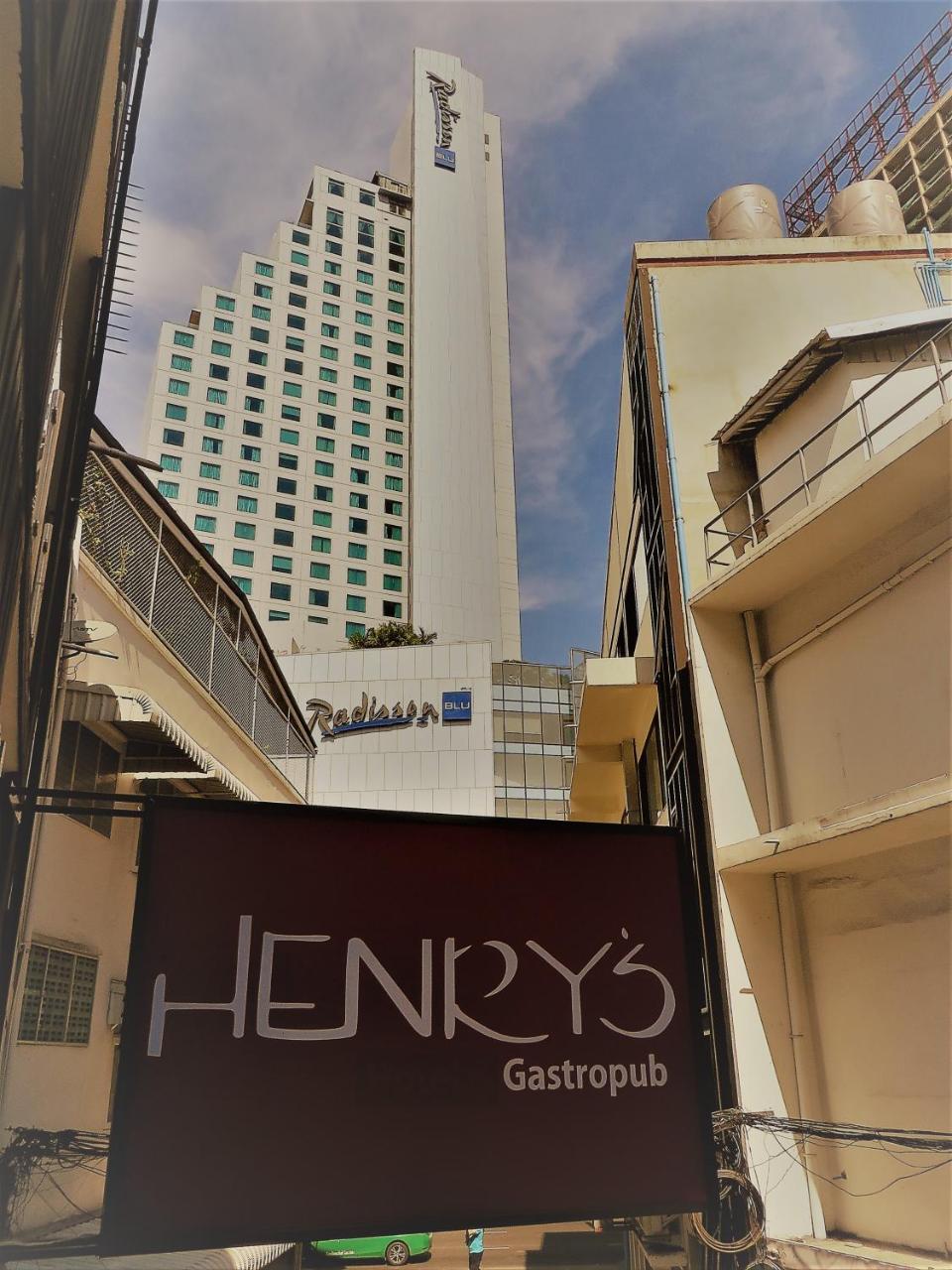 Henry's & Gastropub Hotel 3*