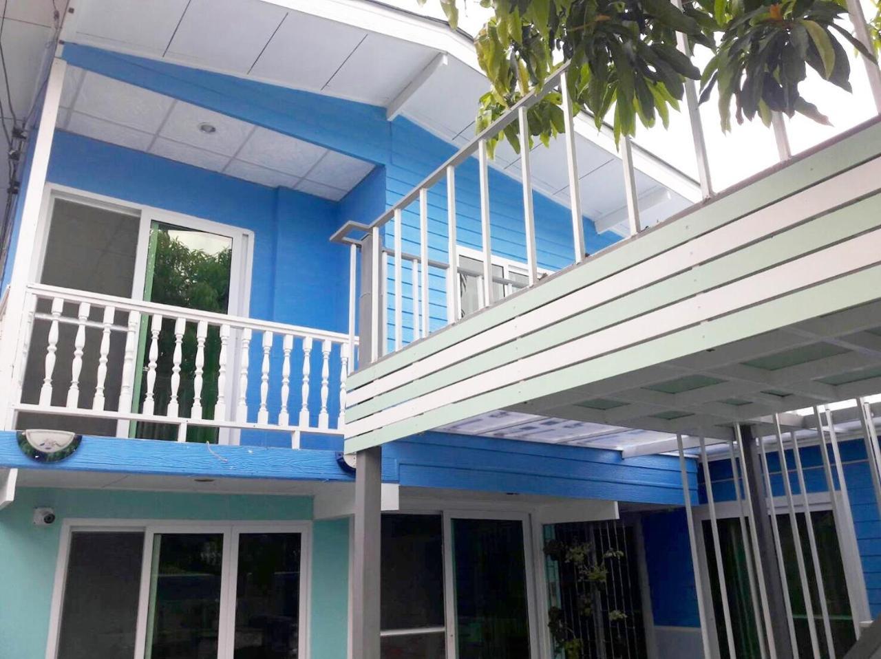 Ruean Mai Hom Hostel
