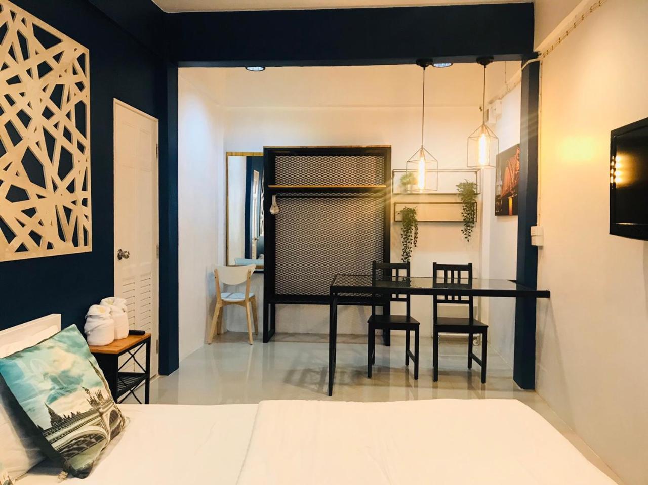 Baan Phaholyothin 52 3*