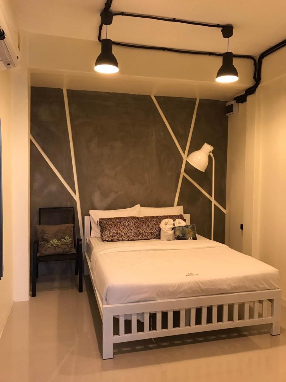 Baan Phaholyothin 52 Motel