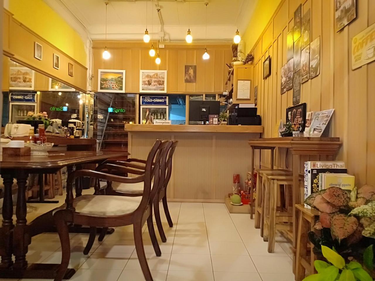Khách sạn Santo House 2*
