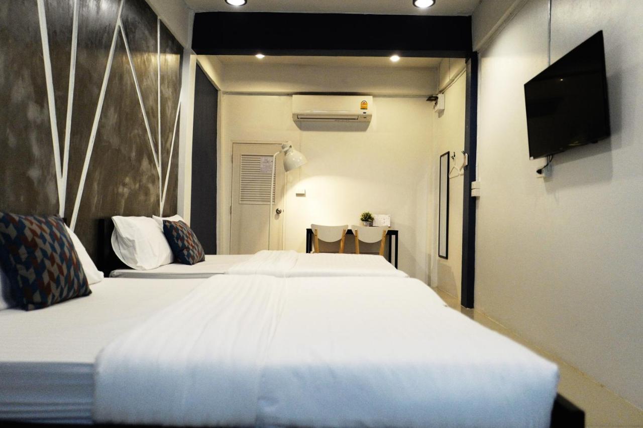 Baan Phaholyothin 52 Motel
