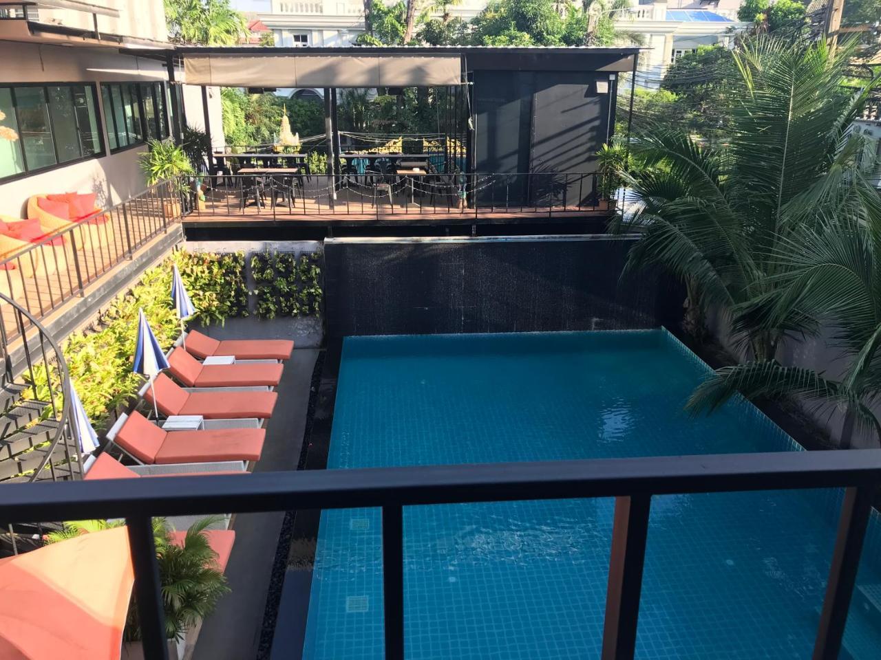 V20 Boutique Jacuzzi Hotel 4*