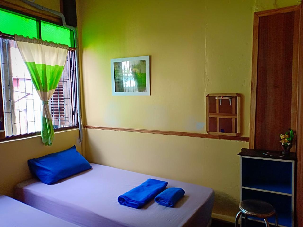 Santo House 2*