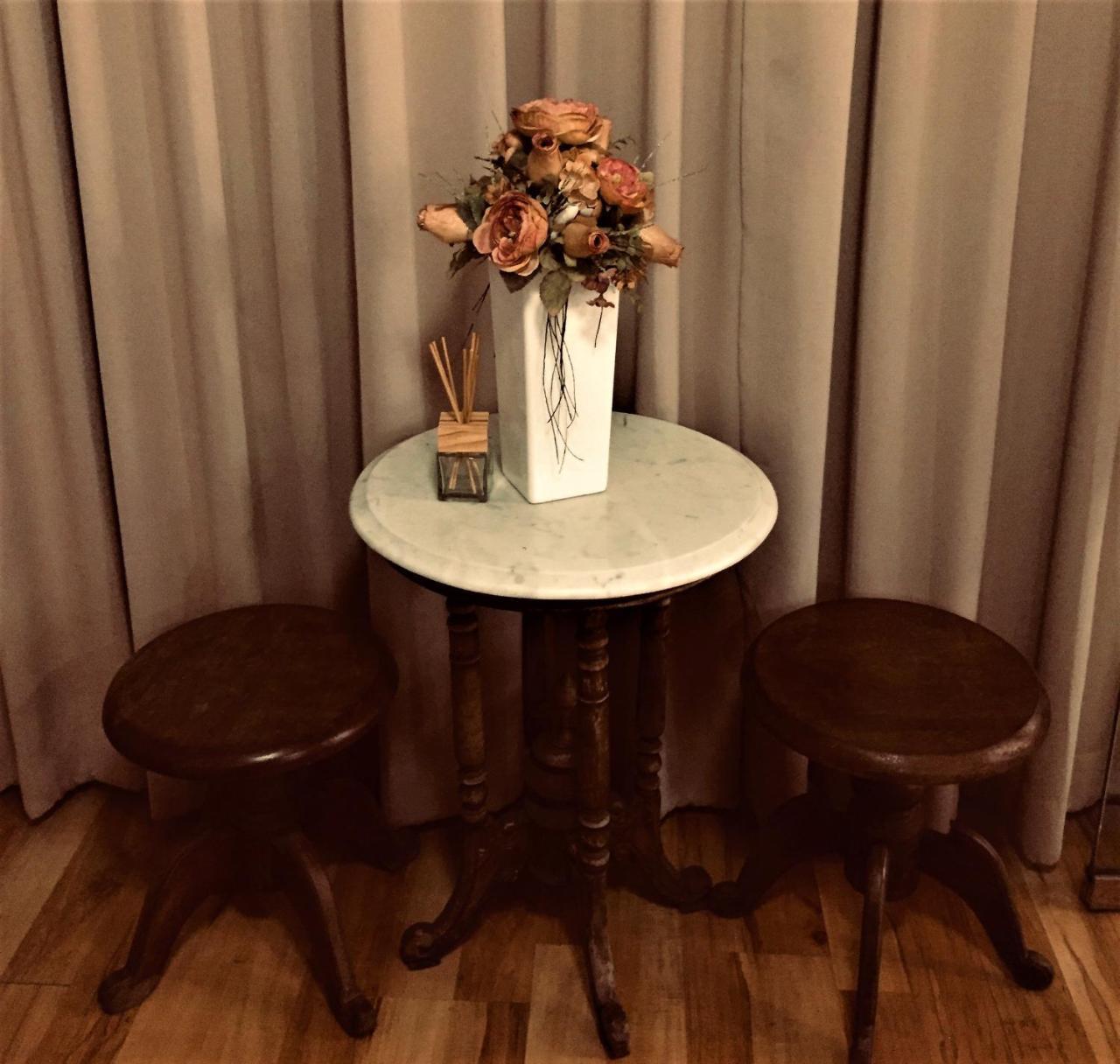 Bed & Breakfast In Vintage Thai Restaurant/love Bangkok