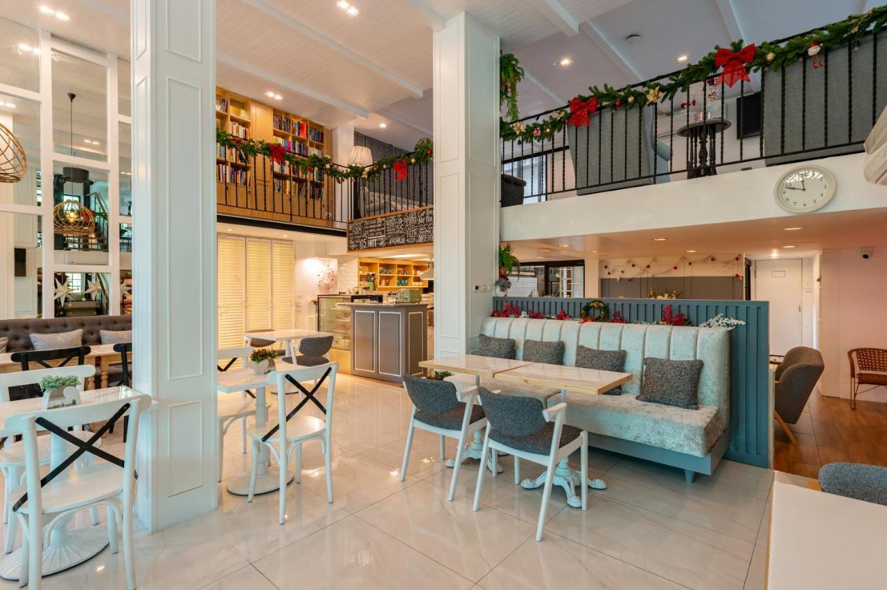 Hotel White Ivory