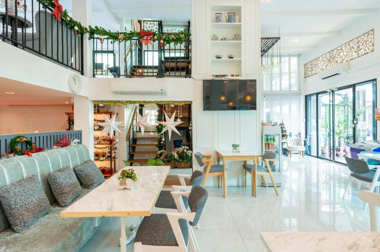 White Ivory Hotel