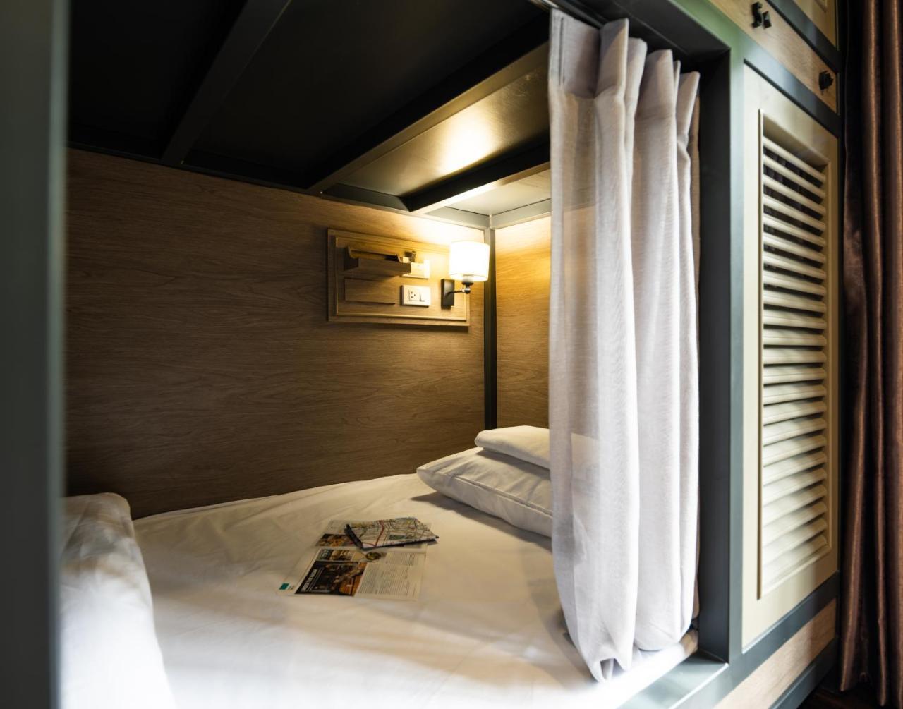 Warm Window Silom *