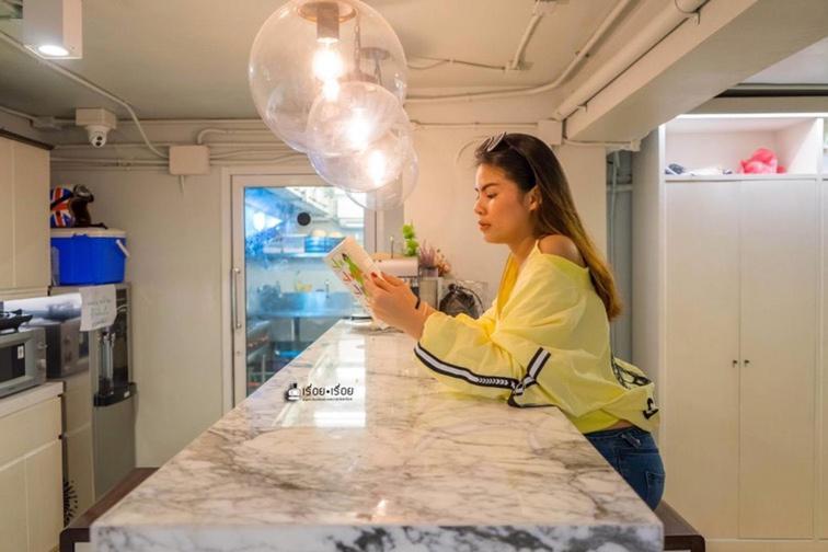 Kinnon Deluxe Coworking Cafe Albergue