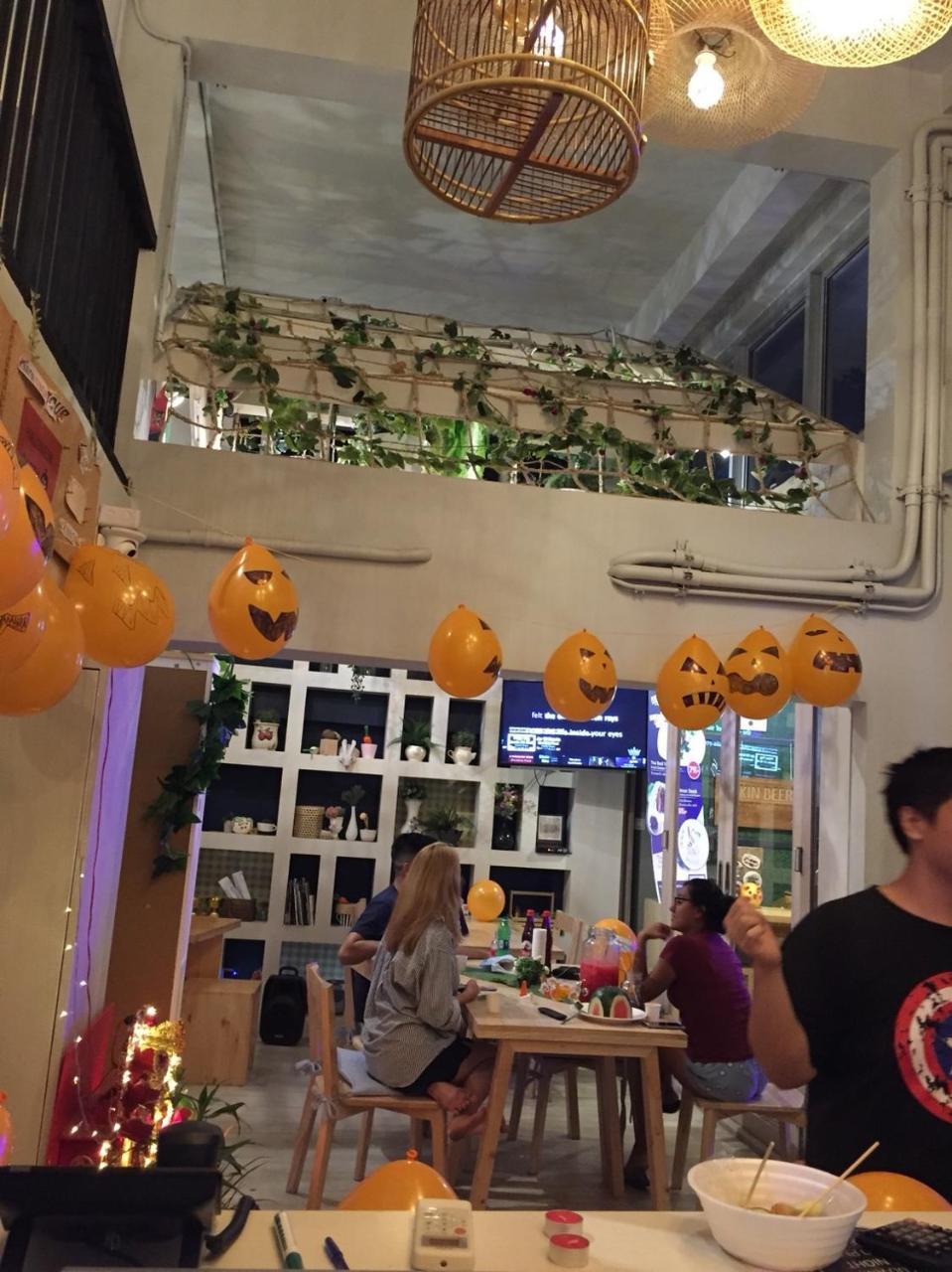 Kinnon Deluxe Coworking Cafe Auberge de jeunesse Bangkok
