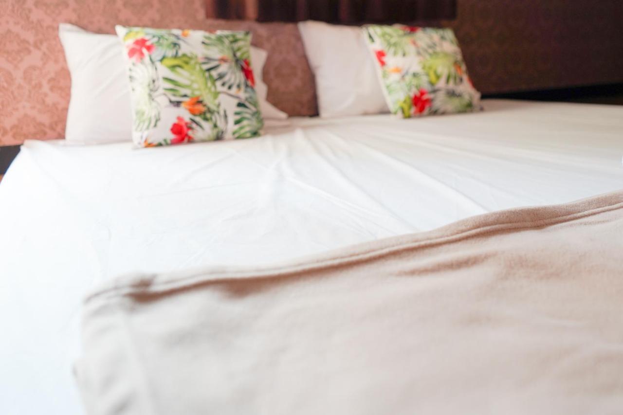 Hostel Guyasuka X Suthisarn Bangkok
