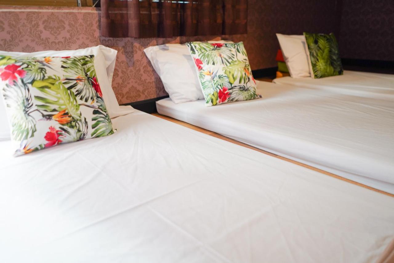 Hostel Guyasuka X Suthisarn