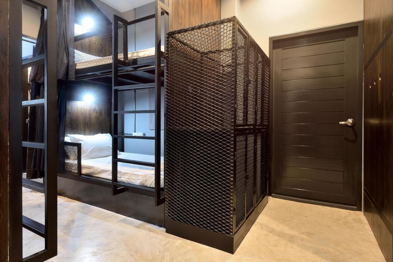 Castle Black Hostel *