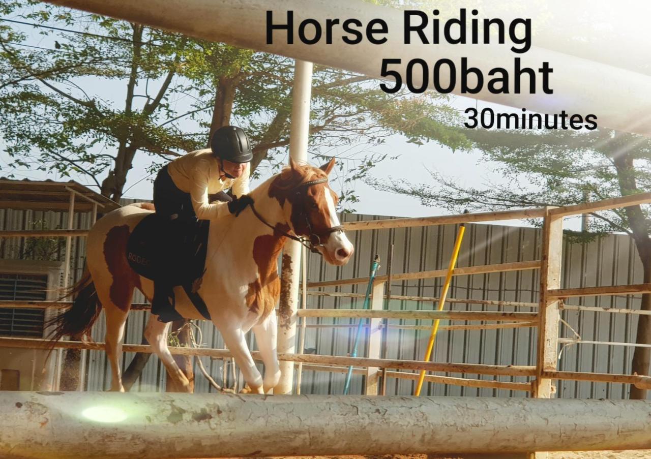 Rodeo House Bkk Penginapan ladang *
