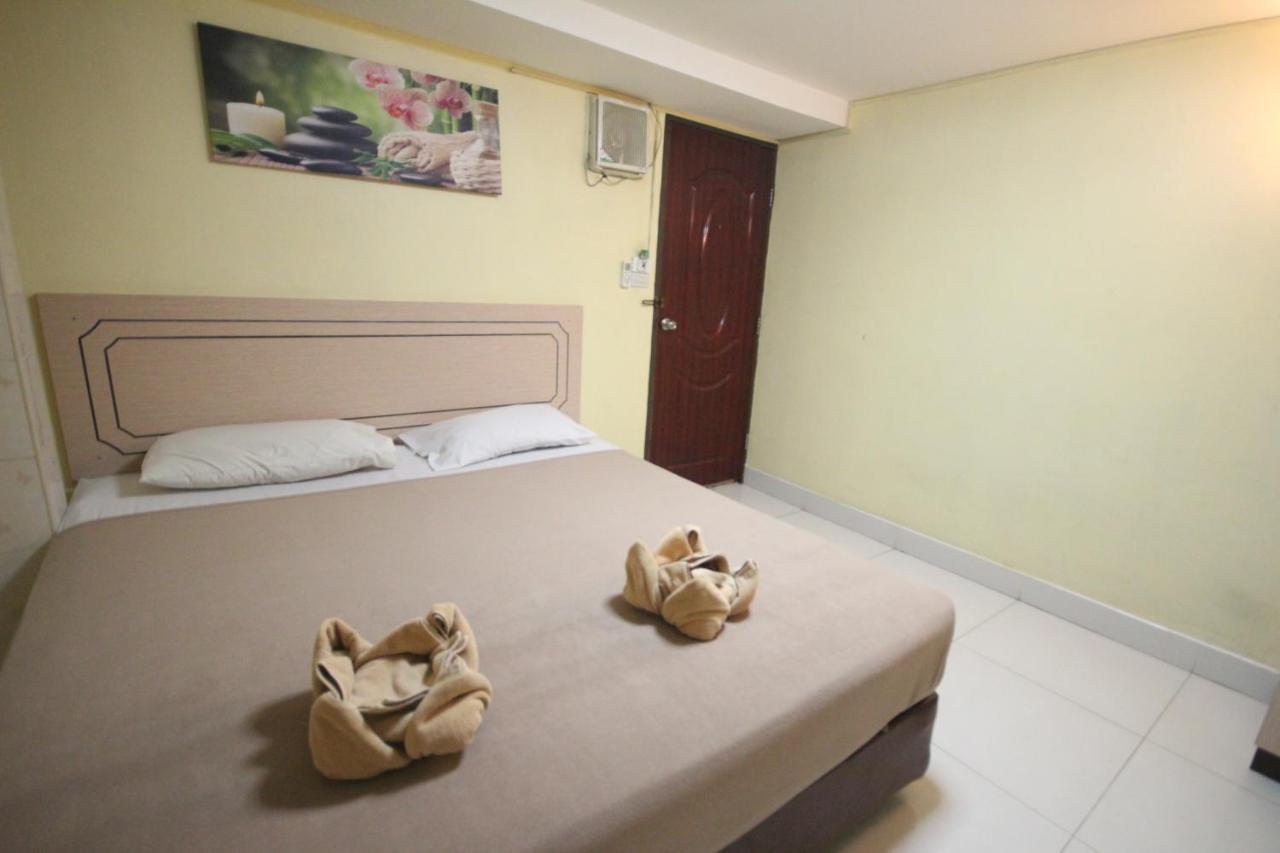 Hotel Universe *