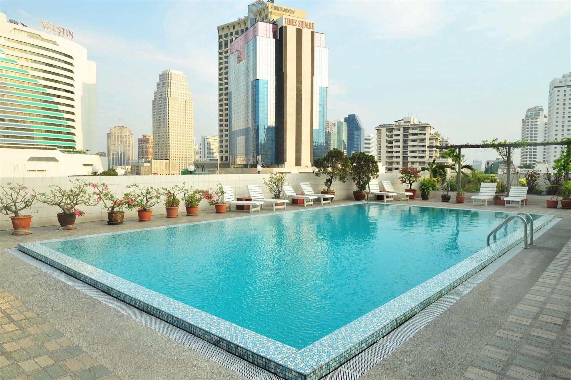 Ruamchitt Plaza 3*