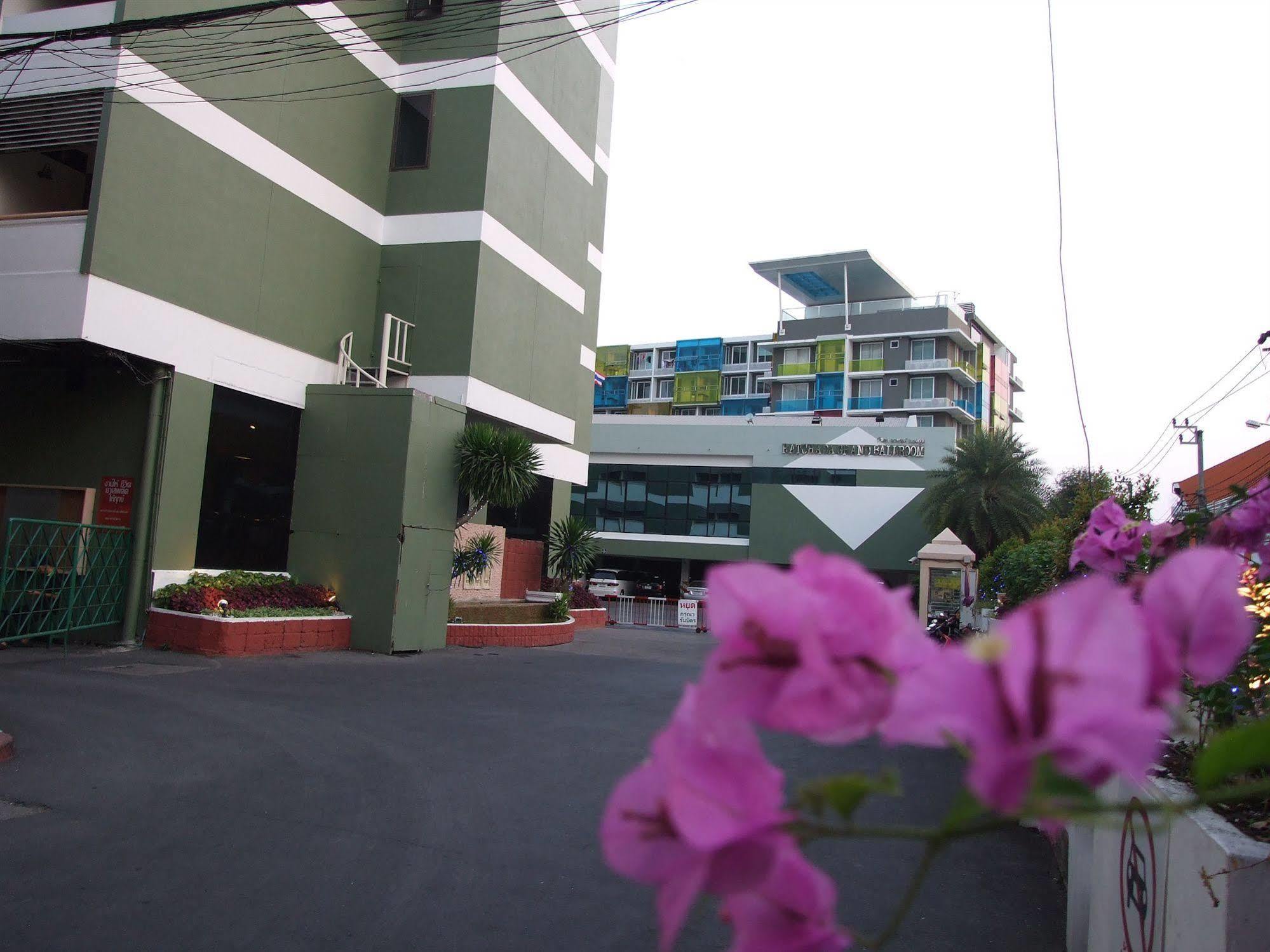 Ratchada Hotel 3*