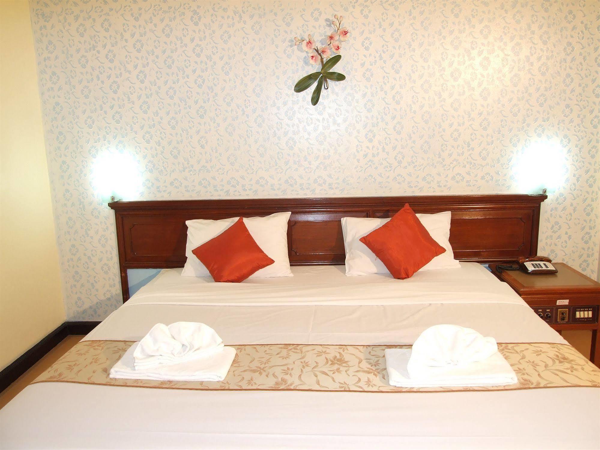 Ratchada Hotel