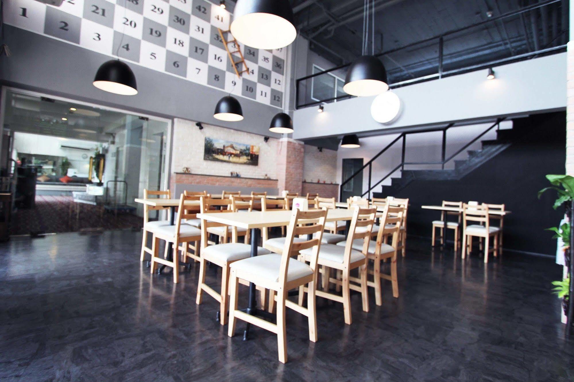 D Varee Xpress Makkasan