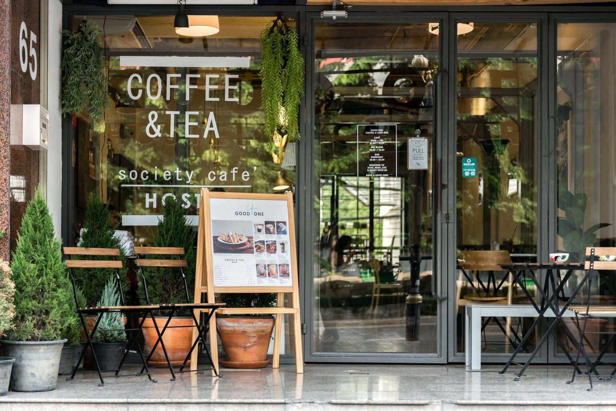 Hostal Good One Poshtel & Cafe Bar