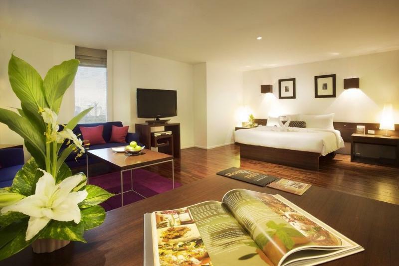 Triple Two Silom 4*