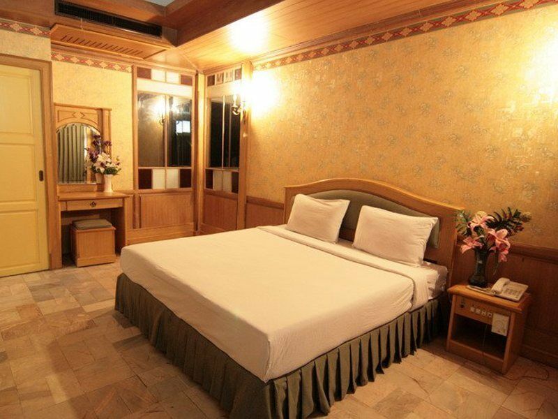 Hotel 13 Coins Bangna Bitec