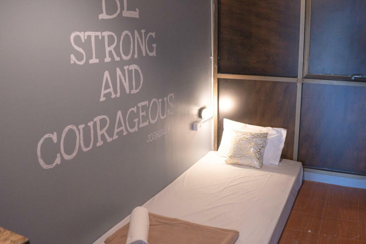 Guyasuka X Suthisarn Hostel Bangkok