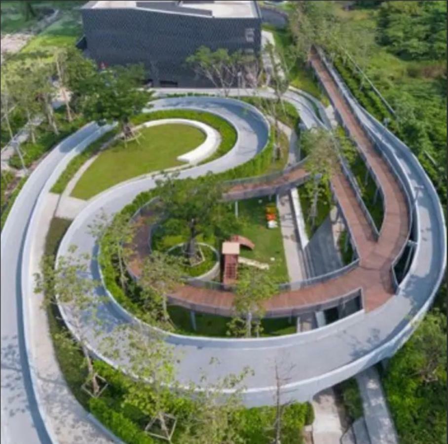 Ideo O2曼谷bangna区三万平森林轻氧公寓三个超大网红打卡泳池两个健身房足球场绿道都在小区内 Apartment