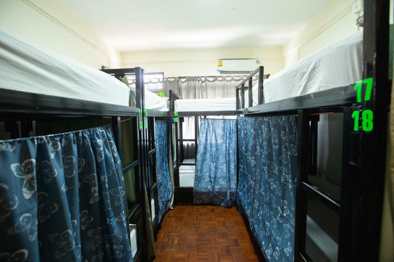 Hostel The Bridge *