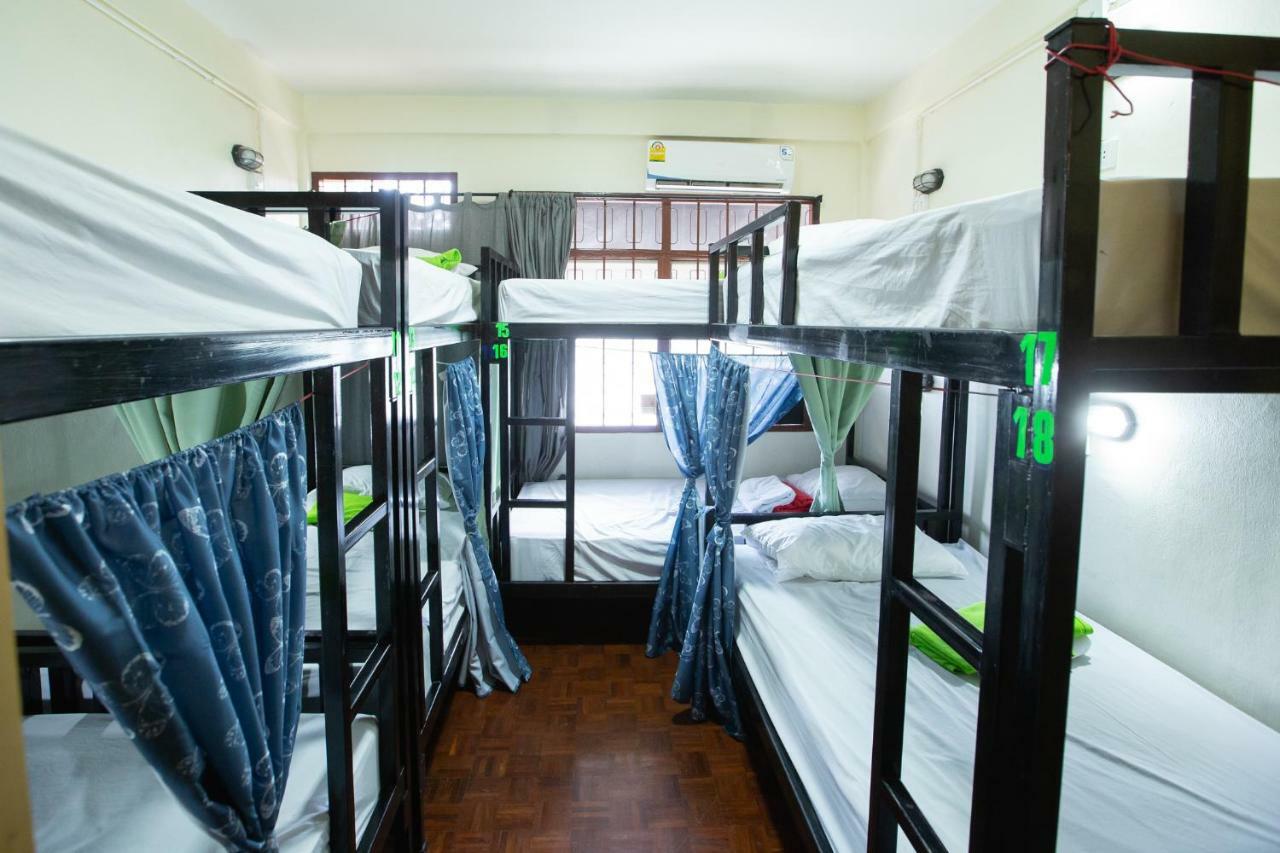 Hostel The Bridge *