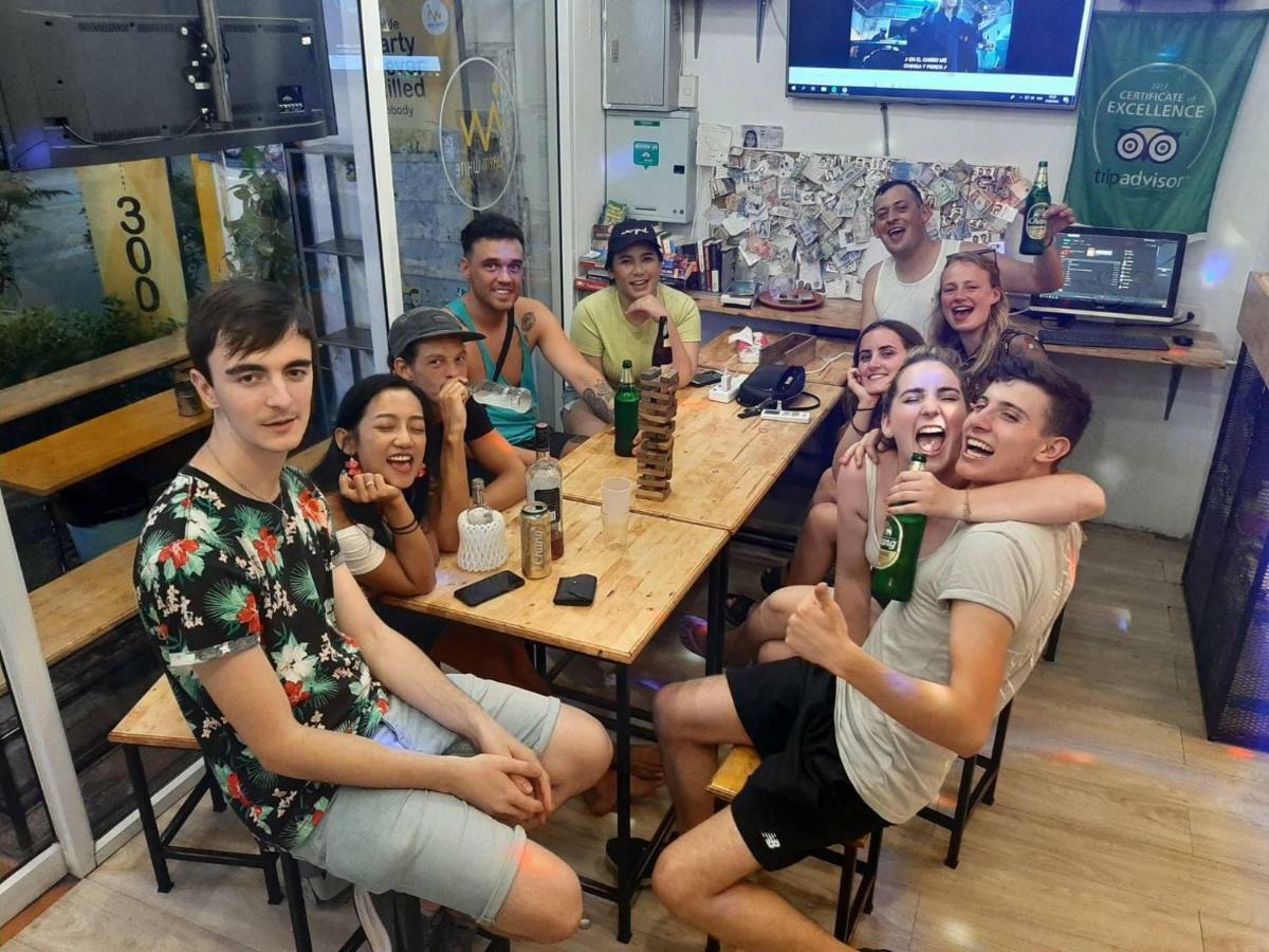 Warm White Hostal Bangkok